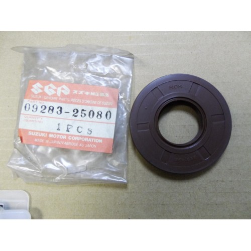 Suzuki RG250 Crankshaft Oil Seal 09283-25080 freepost