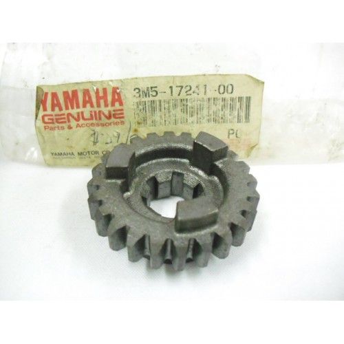 Yamaha Gear 3M5-17241-00 free post